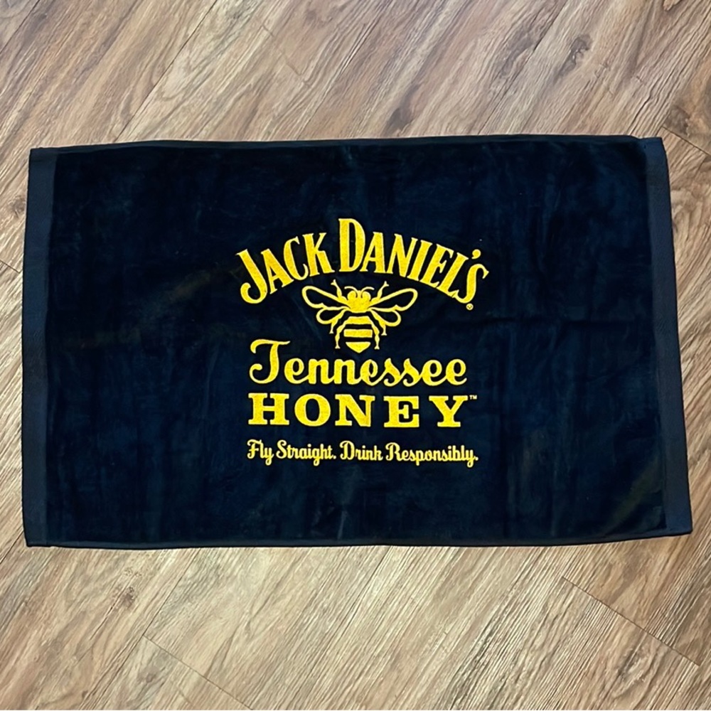 Jack Daniel’s Tennessee Honey Towel.